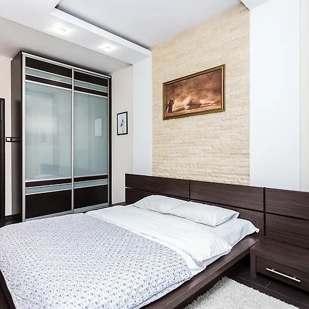Apartment Central On Nezavisimosti 23 *